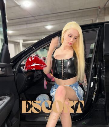 İstanbul escort Narin siyah elbiseyle otelde çekilmiş görseli